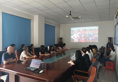 河北天成藥業(yè)黨員及預(yù)備黨員觀看閱兵 銘記歷史弘揚(yáng)抗戰(zhàn)精神